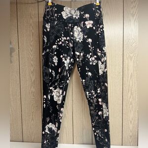 Victoria Secret Womens Incredible Essential Legging Size 8 Regular Floral